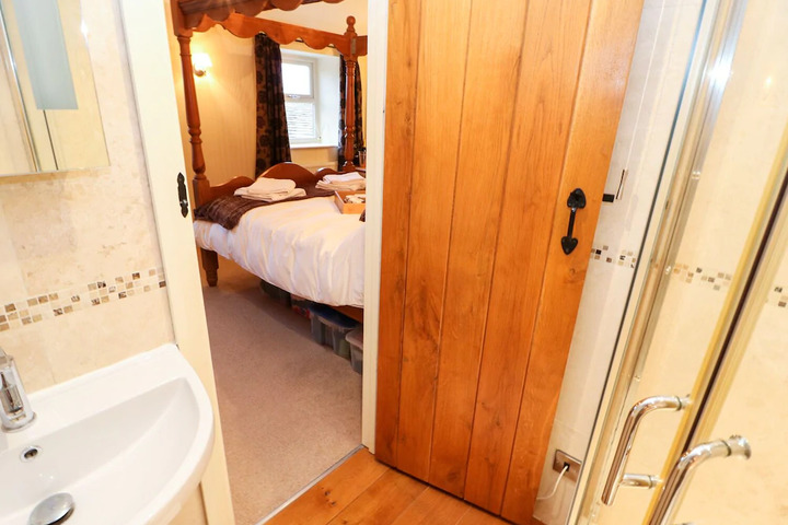 Room 8 of 10