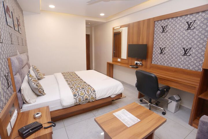 Room 3 of 9