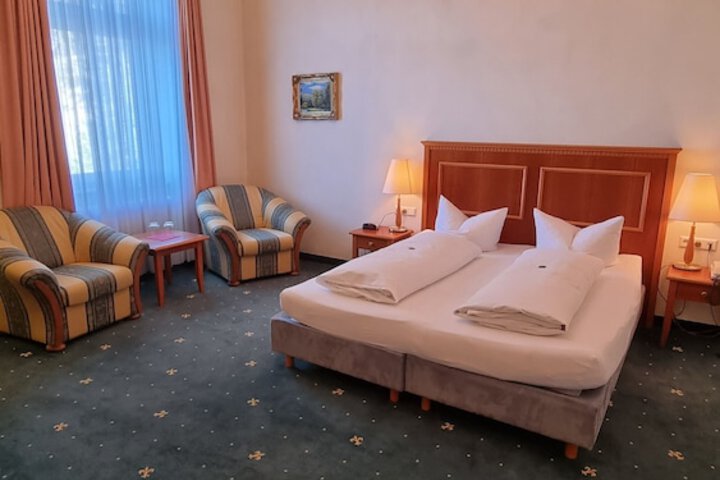 Room 13 of 79