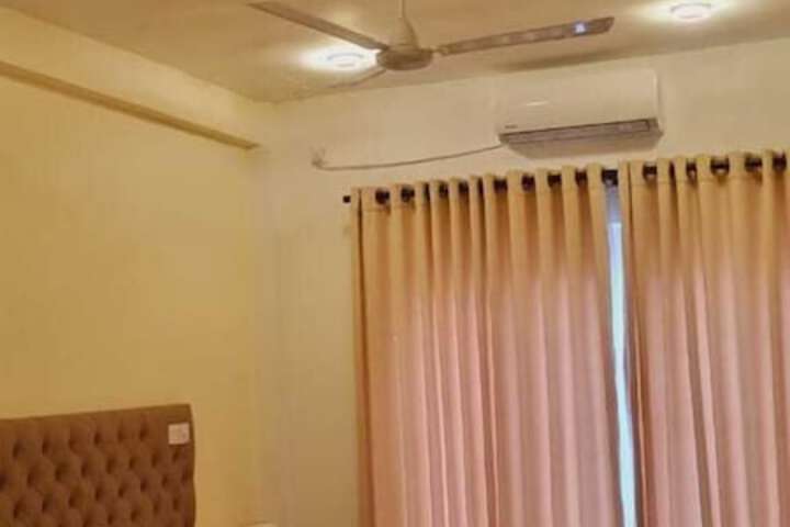 Room 5 of 15
