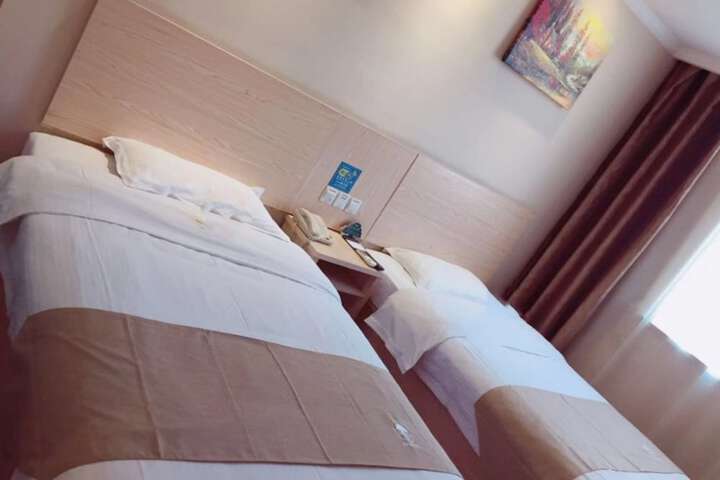 Room 8 of 21