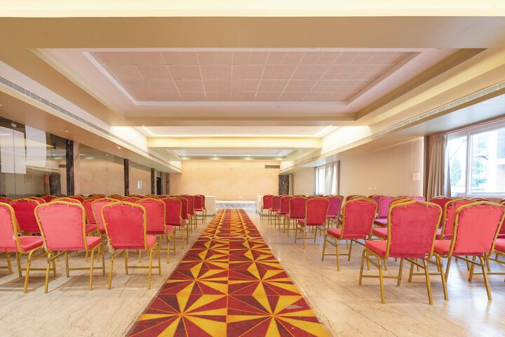 Ballroom/Hall 29 of 38