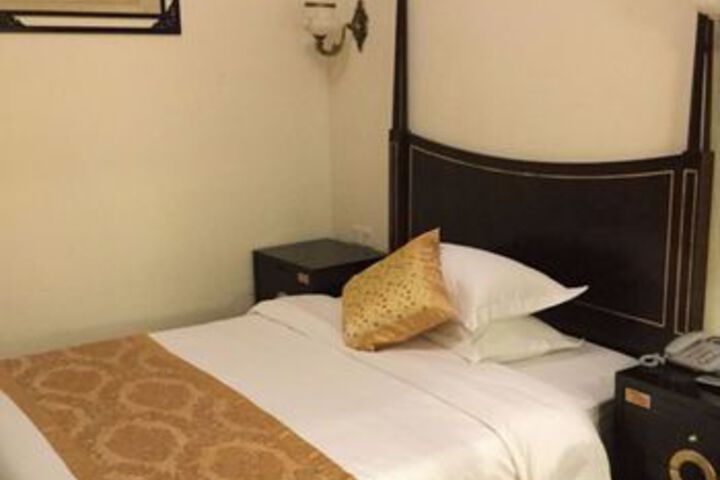 Room 12 of 31