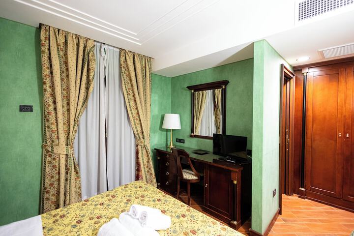Room 25 of 53