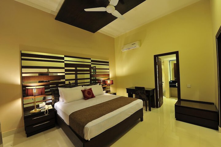 Room 4 of 17