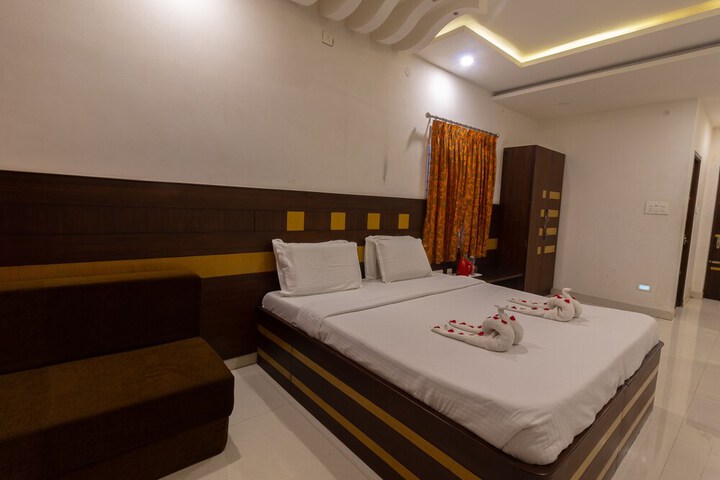 Room 6 of 18
