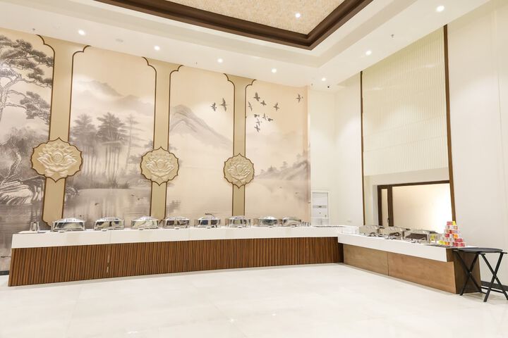 Ballroom/Hall 44 of 49