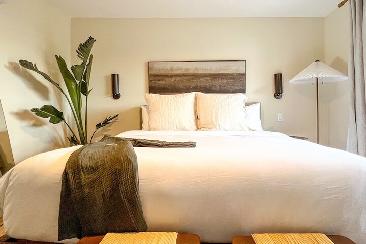 Room 4 of 23