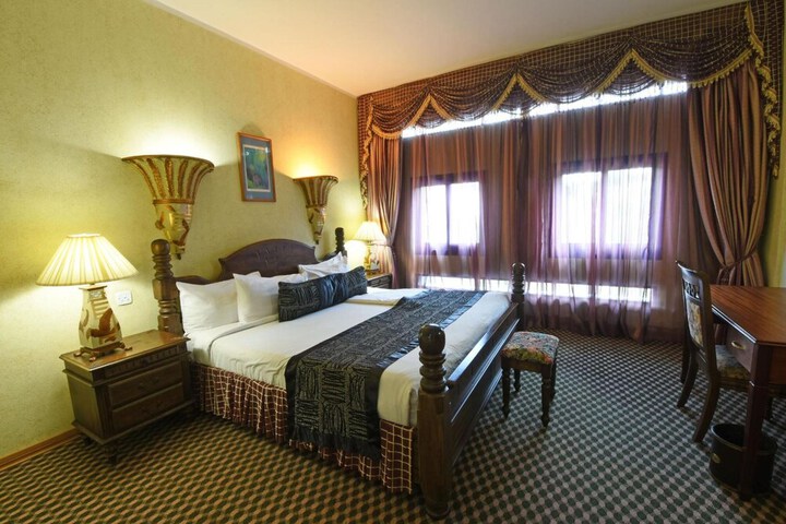 Room 12 of 52