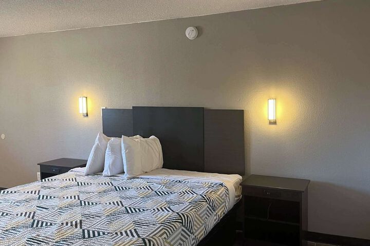 Room 11 of 23