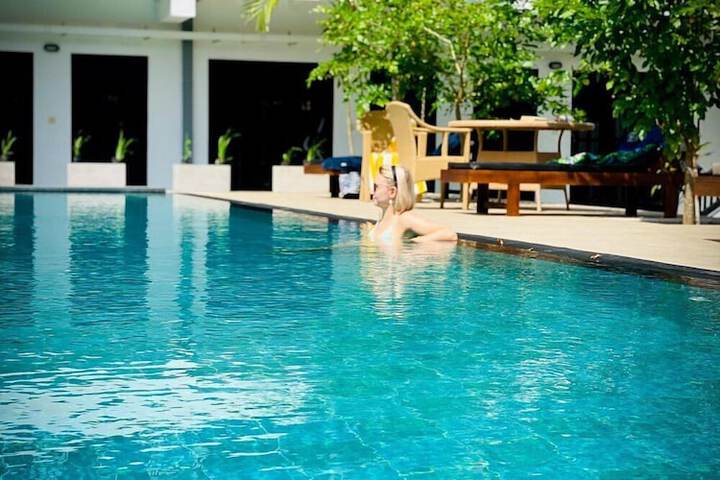 Pool 21 of 30