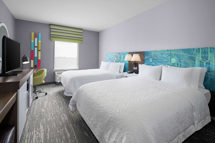 2 Queen Beds Hearing Accessible (1 of 5)