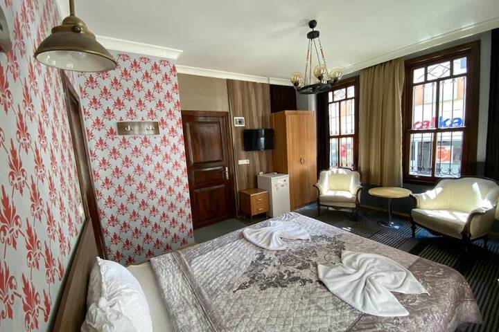 Room 8 of 32