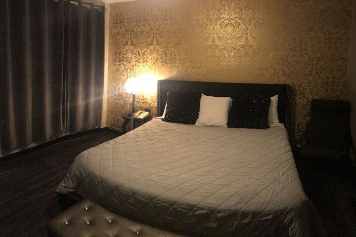 Room 13 of 77