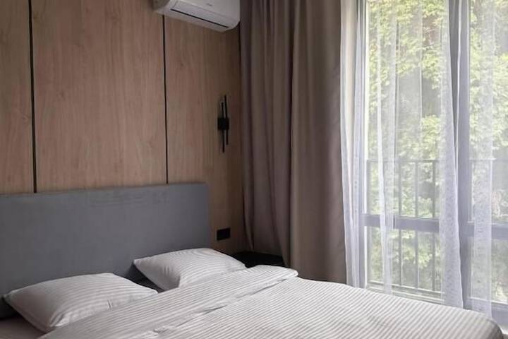 Room 8 of 33