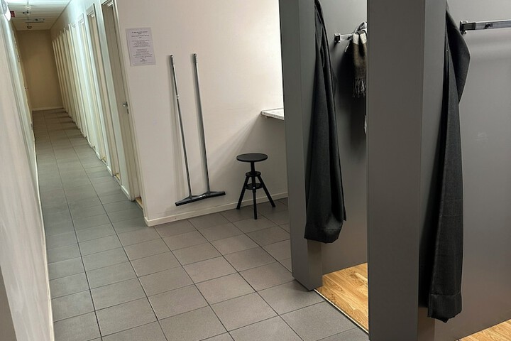 Room 70 of 82
