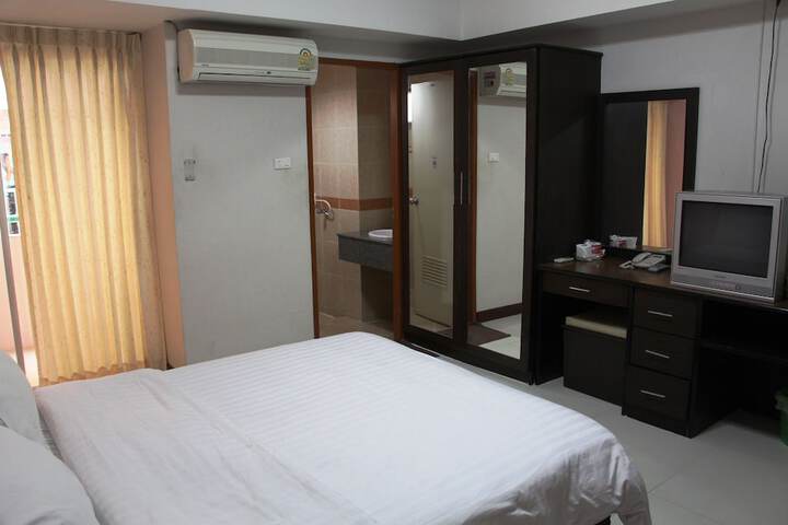 Room 2 of 68
