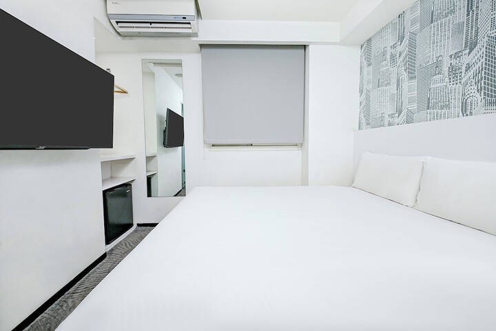 Room 9 of 83