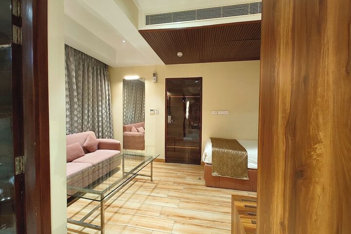Room 10 of 25