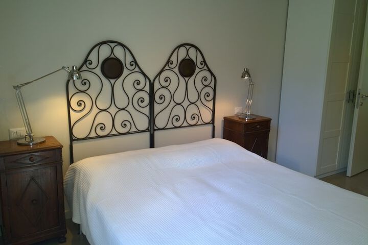 Room 4 of 34
