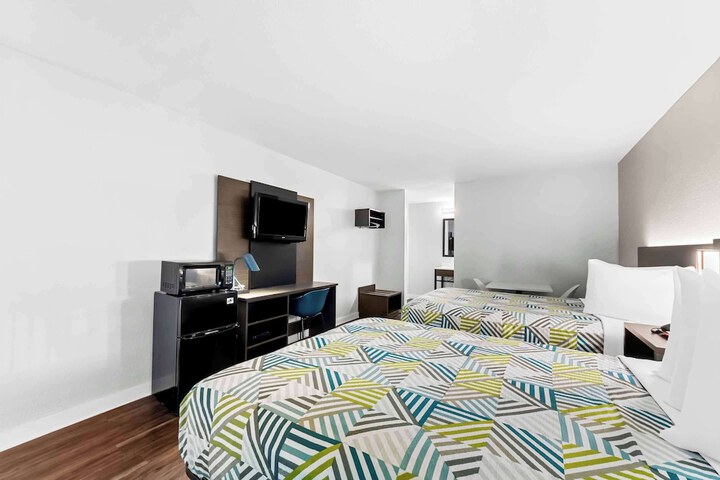Room 10 of 30