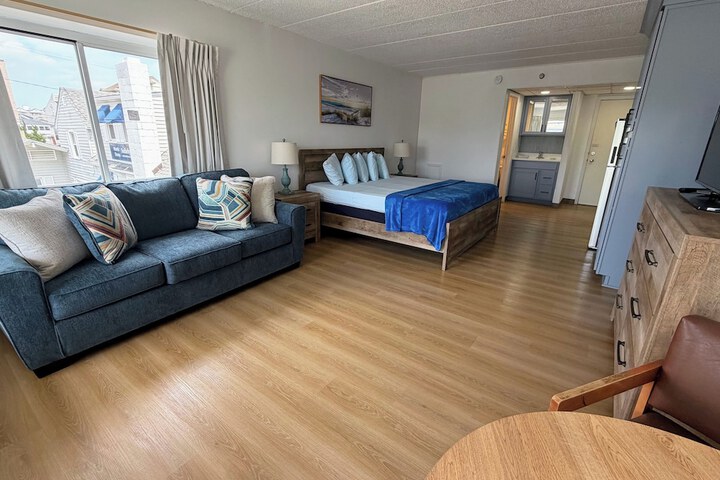 Room 10 of 20