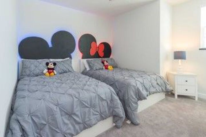Room 12 of 28