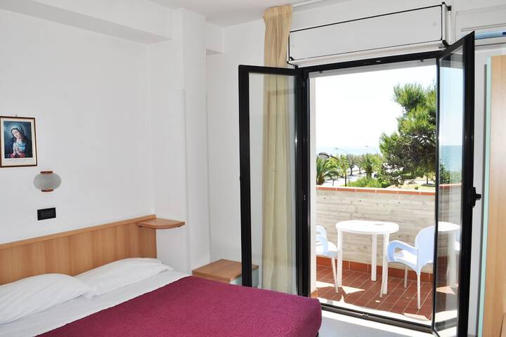 Room 10 of 42