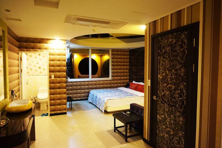 Room 3 of 54
