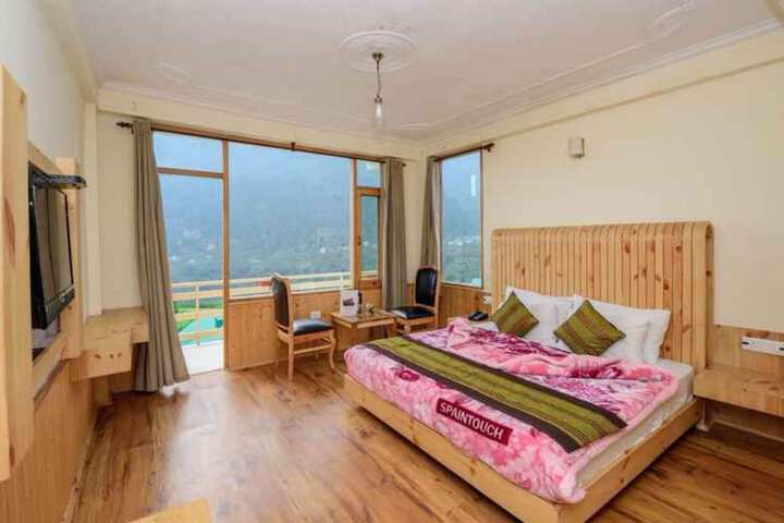 Room 8 of 40