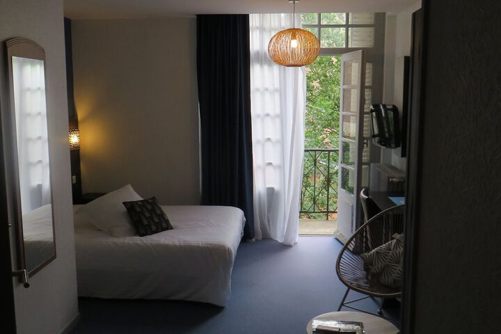 Room 6 of 53