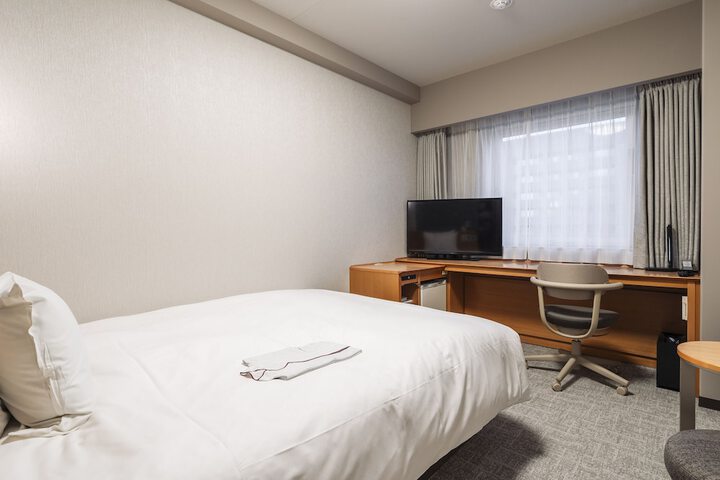 Room 12 of 76