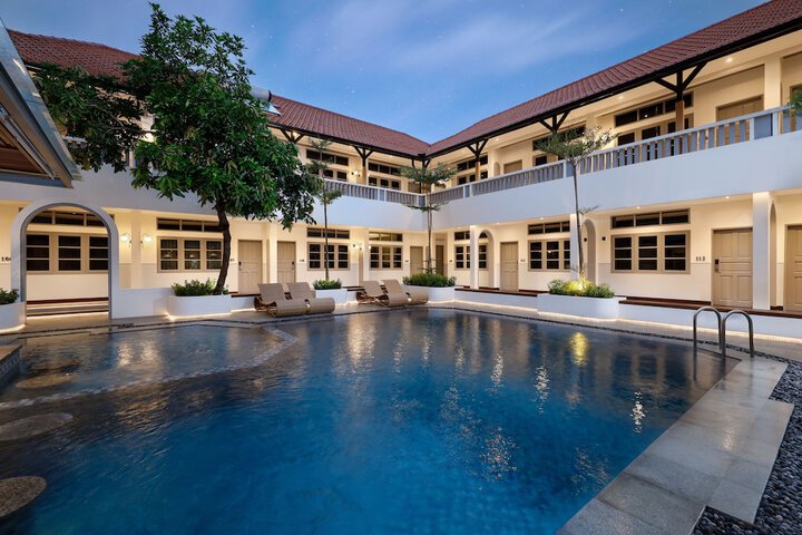 Pool 18 of 26