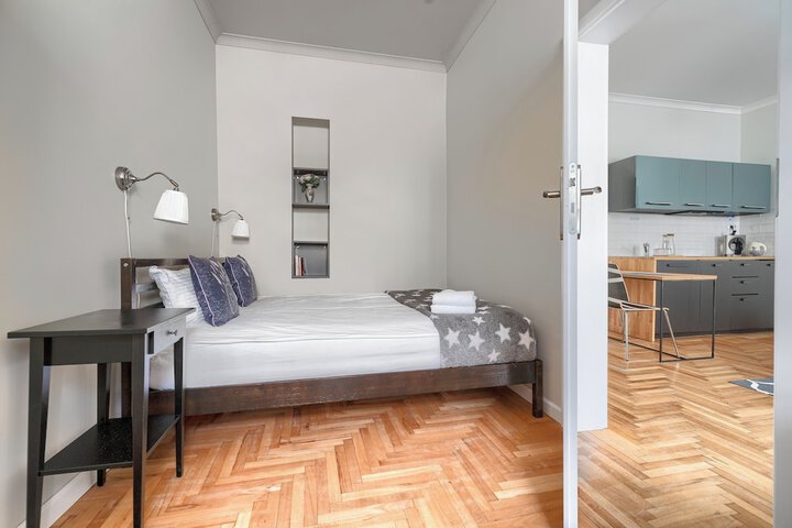 Room 9 of 14