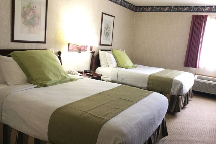 2 Queen Beds (3 of 5)