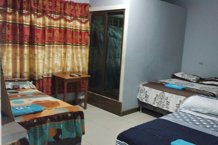 Room 13 of 32