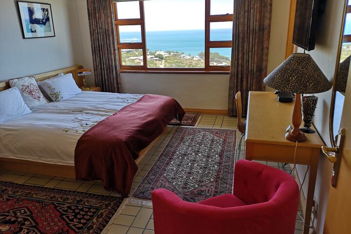 Room 2 of 32