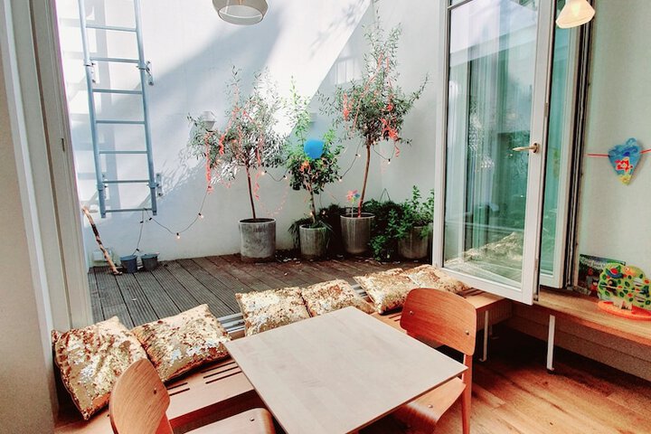 Lounge 45 of 57