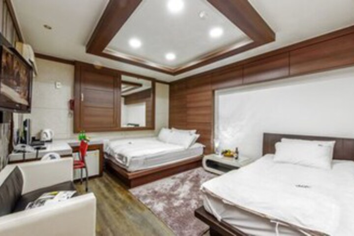 Room 28 of 37