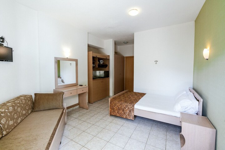 Room 4 of 40