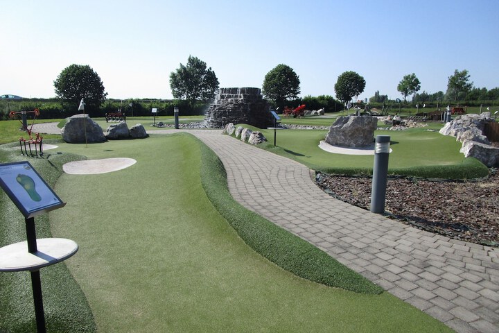 Mini-golf