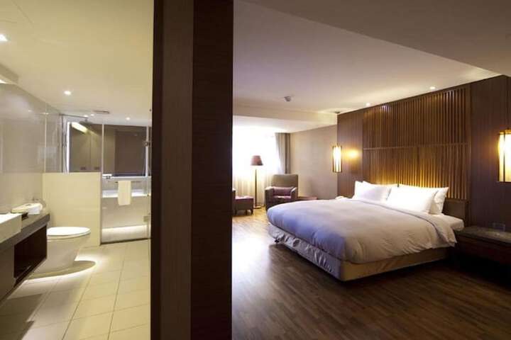 Room 12 of 48