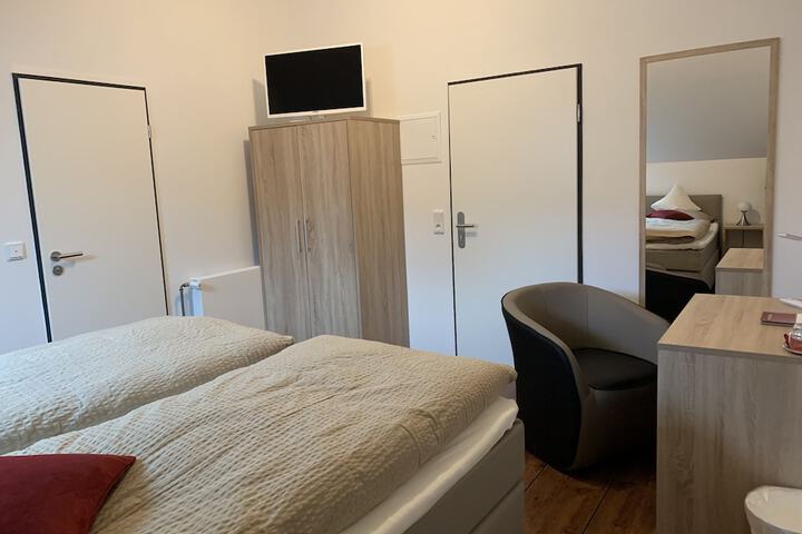 Room 8 of 38