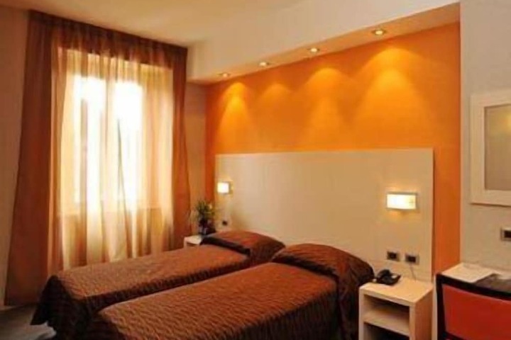 Room 8 of 38