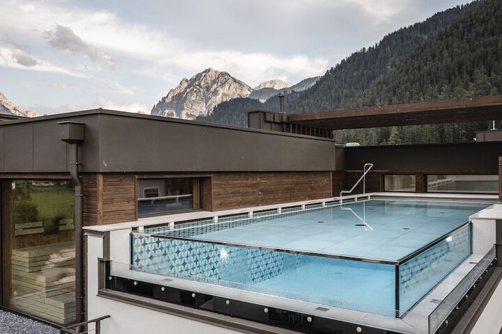 Pools & Facilities