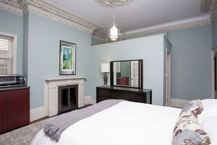 Room 11 of 28