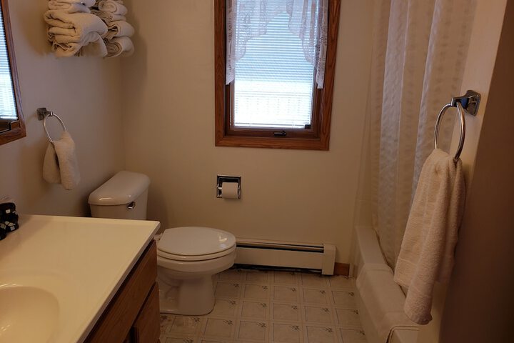 1 King Bed Beach Front Jetted Tub (7 of 40)