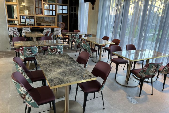 Dining 76 of 112
