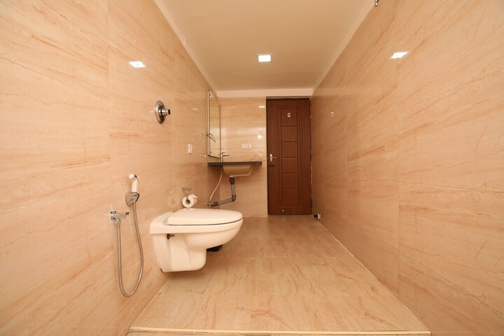 Room 12 of 16