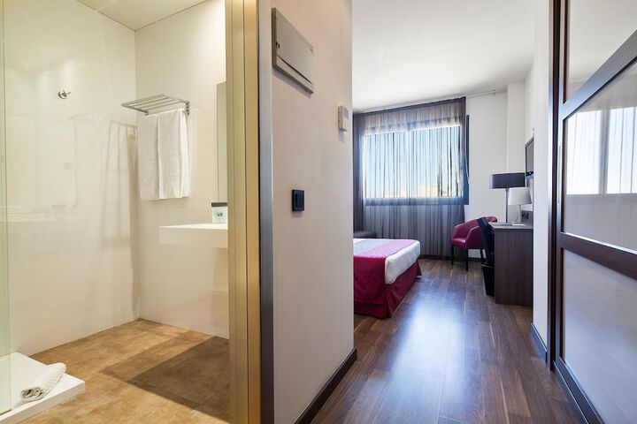 Room 26 of 74